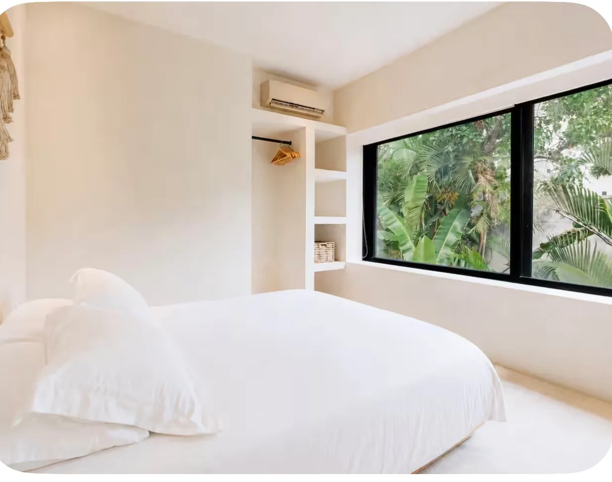 Bedroom with jungle view at Casa Areca